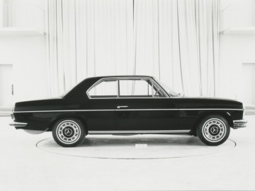 Mercedes W 114 &ndash; Styl i elegancja